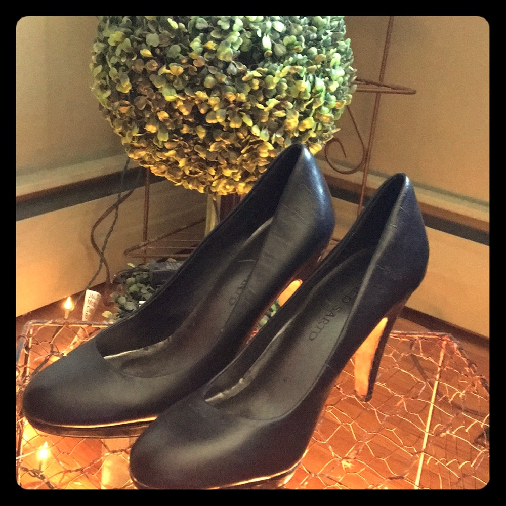 Black Platform Pumps